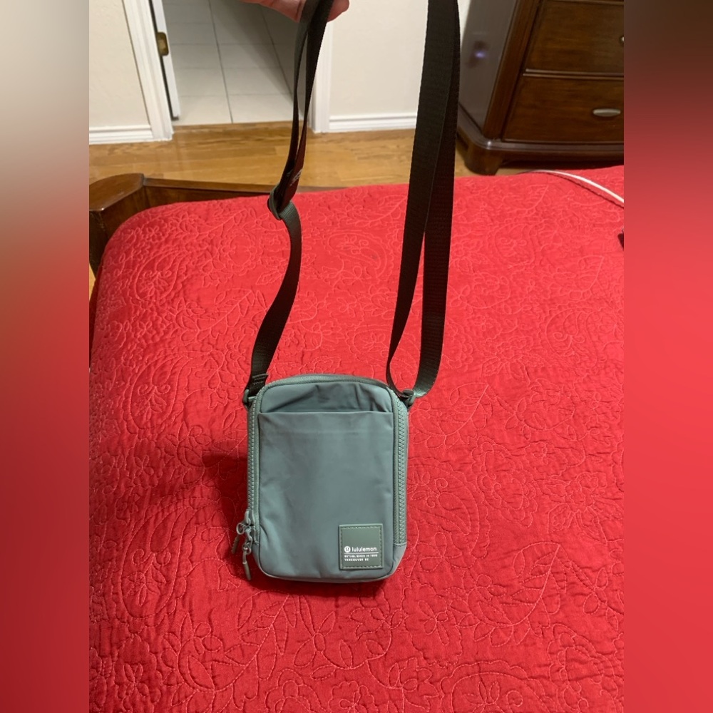 lululemon athletica Sage Crossbody PreOwned Travel Messenger BagFits Wallet more